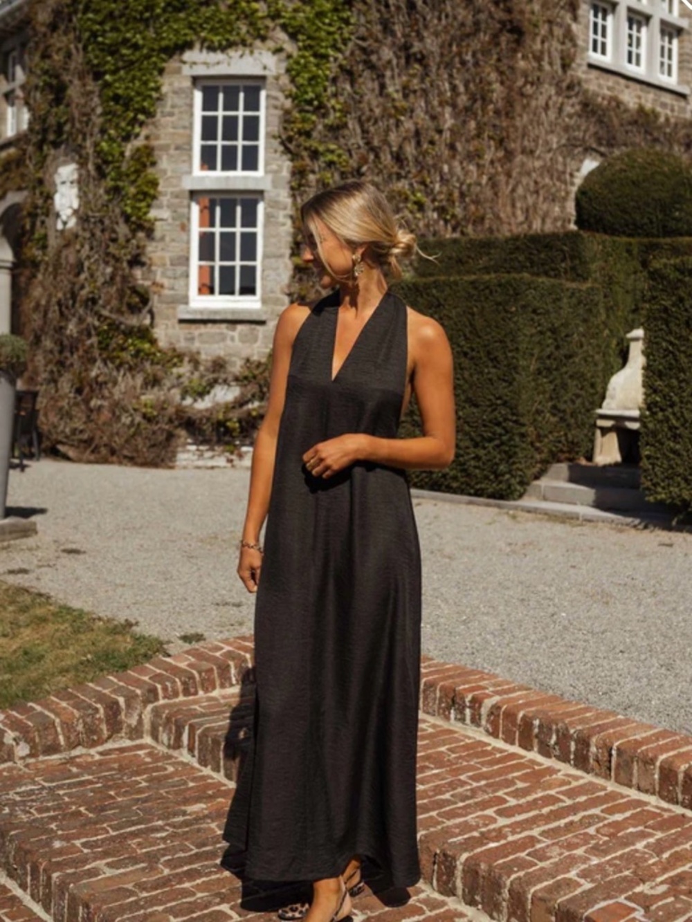 Sleeveless V-Neck Black Maxi Dress